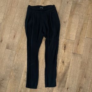 Mango. Black trouser. Pleated detail at waist. Size 4/S